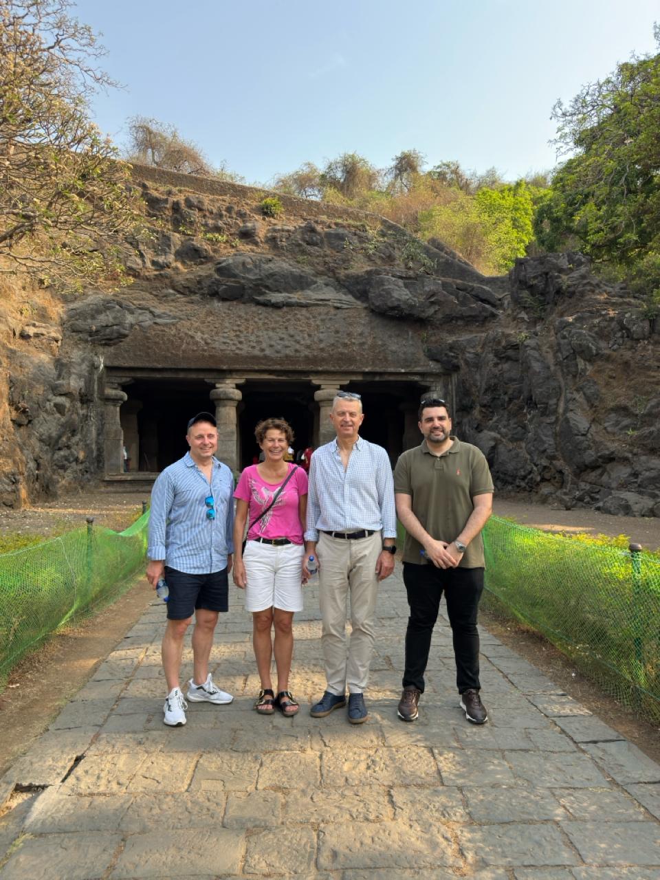 Door-to-door chauffeur logistics for a private Mumbai heritage tour
