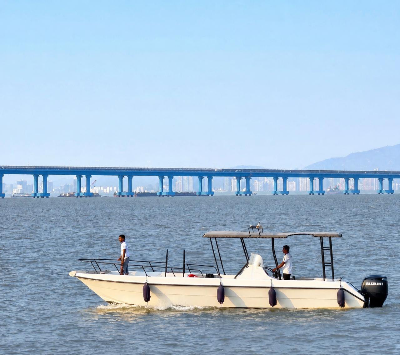 Private speedboat transfer from Gateway of India across Mumbai Harbour